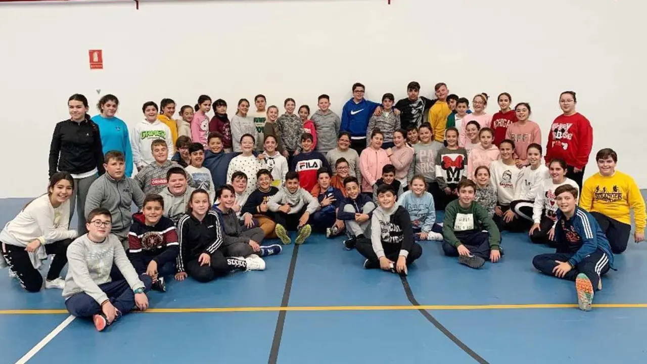 Los alumnos que afrontar&aacute;n el XIV Encuentro 'Jugar y Convivir' - A. I.