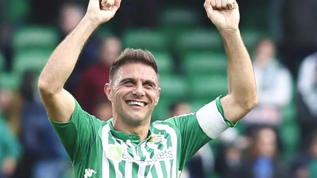 Joaqu&iacute;n celebra tras la victoria de la pasada jornada ante el Athletic de Bilbao, donde marc&oacute; tres goles. - efe