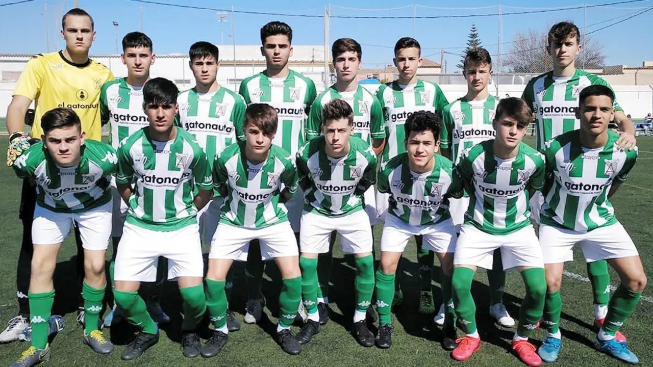 El equipo cadete A del Atl&eacute;tico Sanluque&ntilde;o antes del partido - A. I.