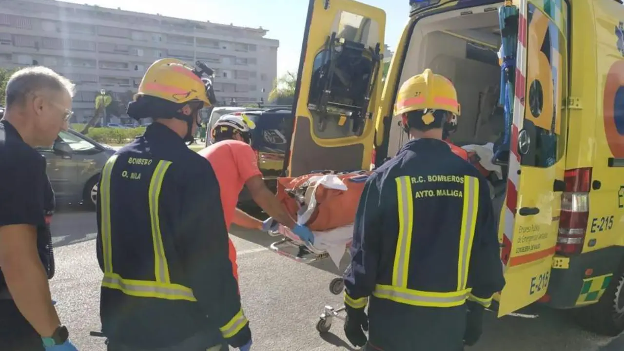 Accidente laboral en M&aacute;laga.  - Bomberos