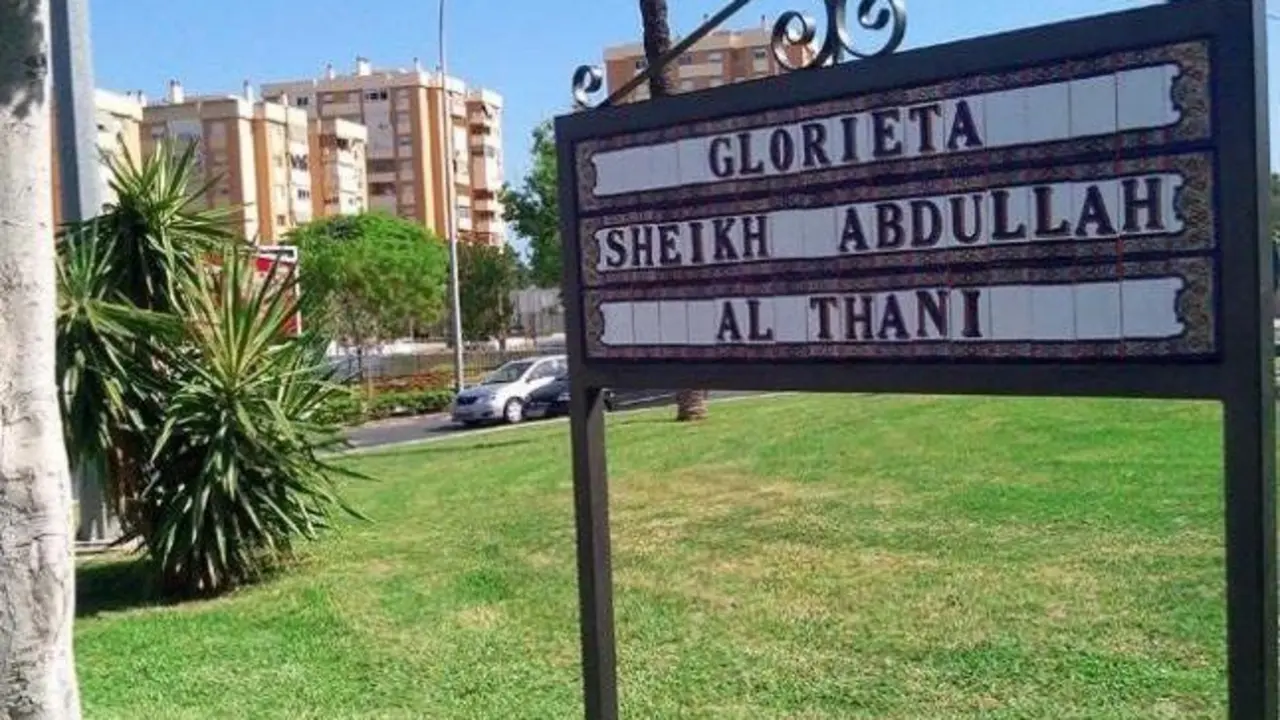 Glorieta dedicada al jeque Al-Thani. - VM