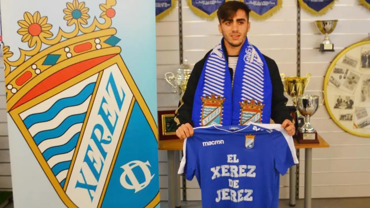 El sanluque&ntilde;o Cristian Tejero, jugador del Xerez CD - Xerez CD