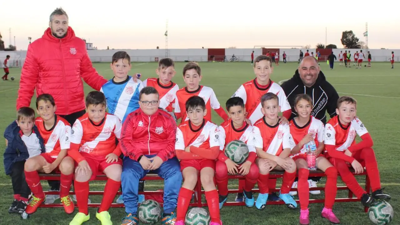 El equipo benjam&iacute;n A de la UD Algaida antes del partido - Ra&uacute;l J. Bustillos