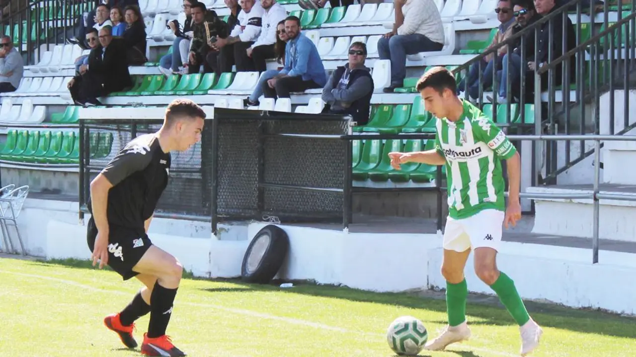 Un ataque del equipo juvenil A del Atl&eacute;tico Sanluque&ntilde;o por la izquierda - Ra&uacute;l J. Bustillos