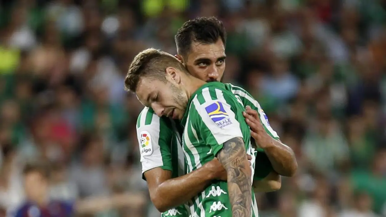 Loren Mor&oacute;n y Borja Iglesias celebran un tanto juntos - RBB