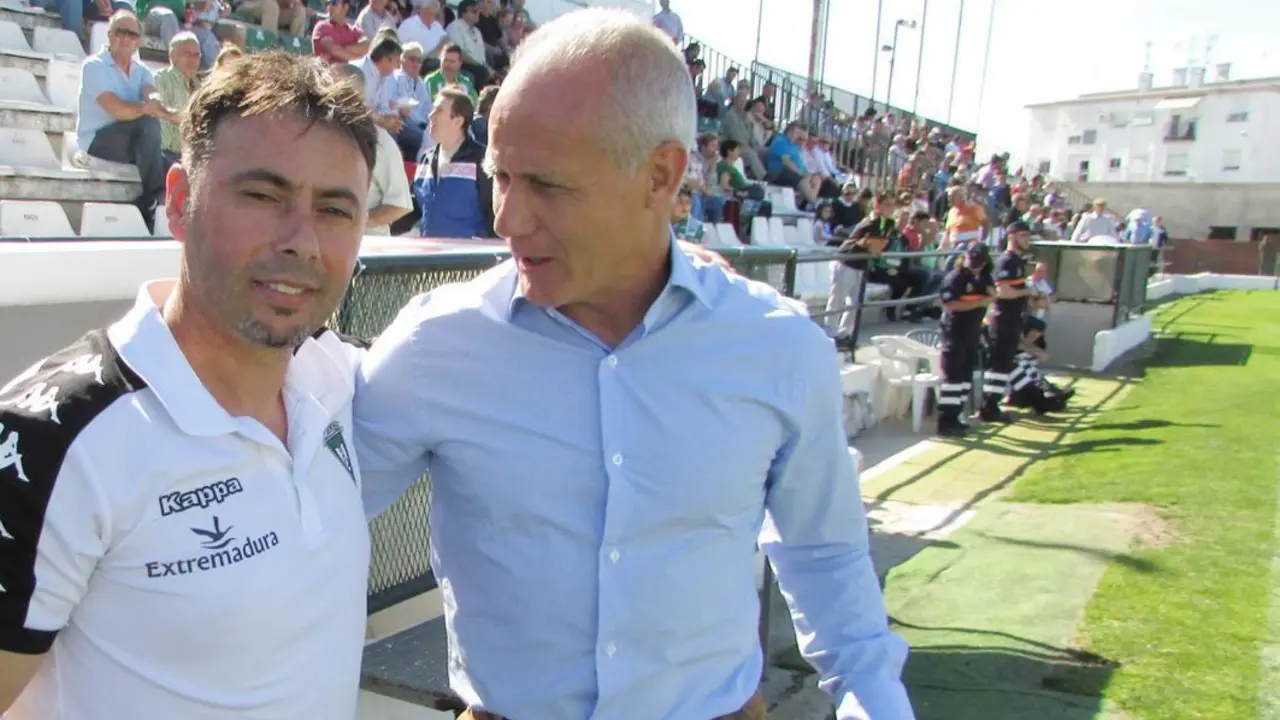 Manolo Sanl&uacute;car, ex jugador del Atl&eacute;tico Sanluque&ntilde;o, y Rafa Carrillo, ex entrenador de este club, en El Palmar - Ra&uacute;l J. Bustillos