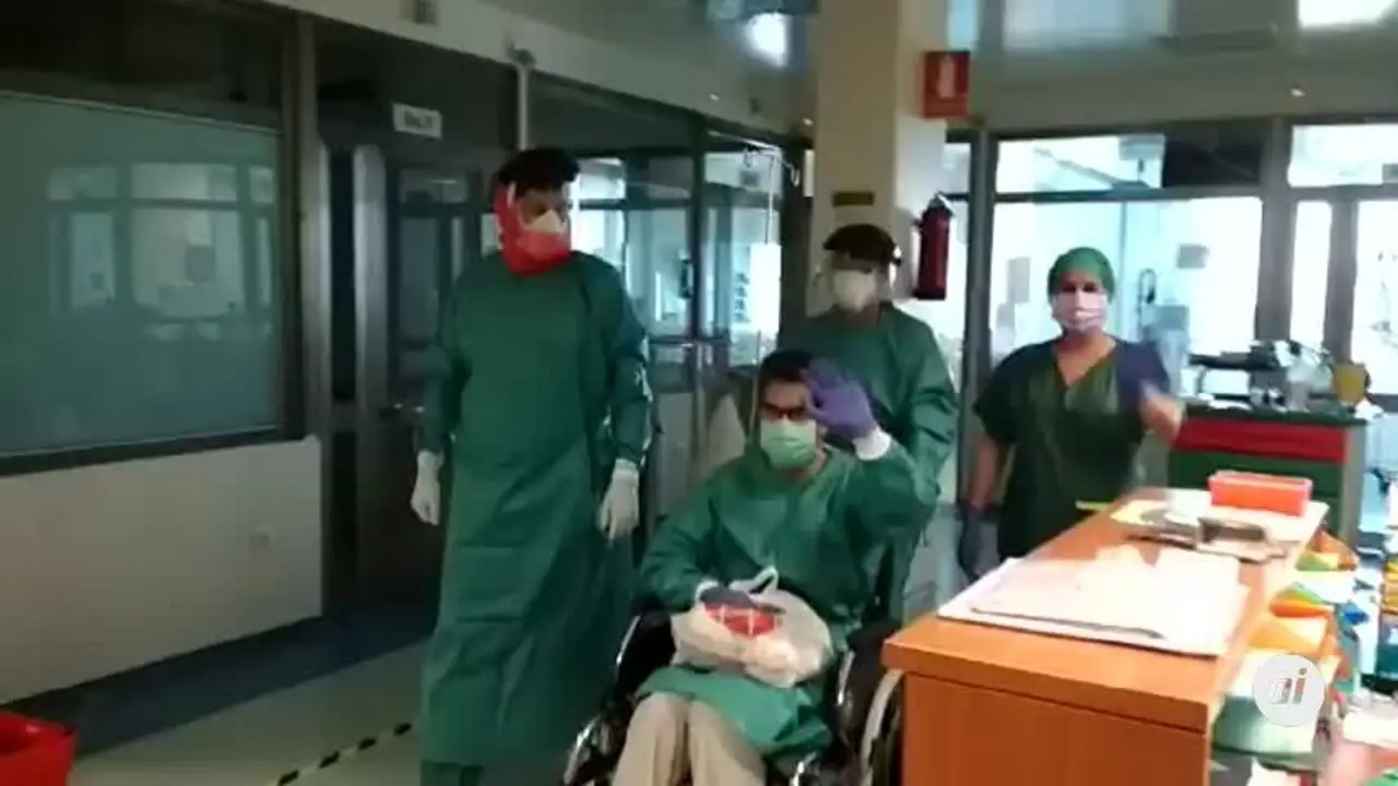 Un m&eacute;dico internista del Infanta Elena, primera alta de la UCI