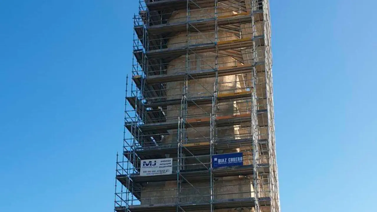 Andamio en el Monumento a Col&oacute;n. - VH