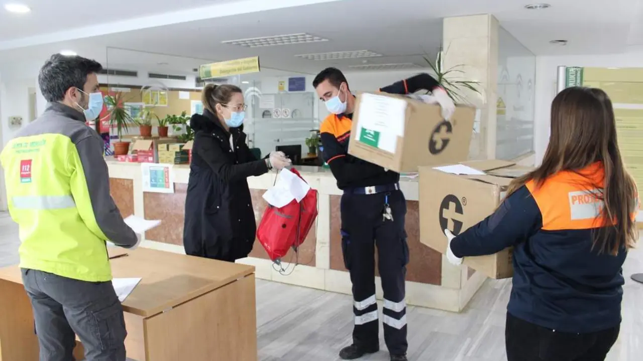 Entrega de material en la Junta, - VH