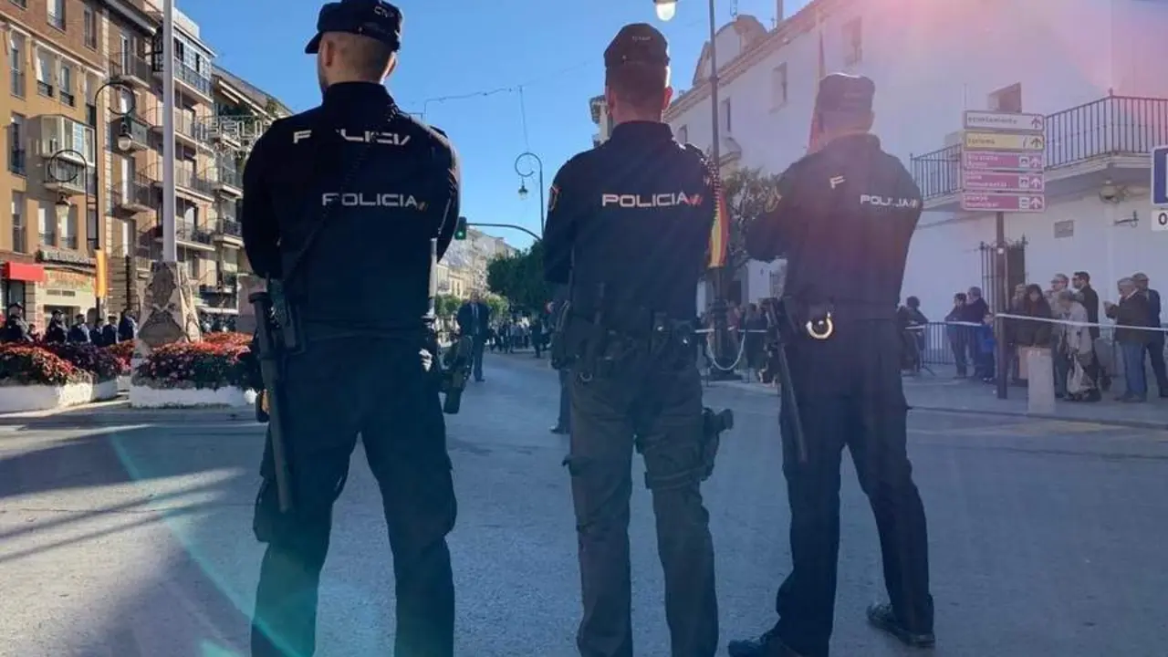 Agentes de la Polic&iacute;a Nacional en V&eacute;lez-M&aacute;laga. - vm