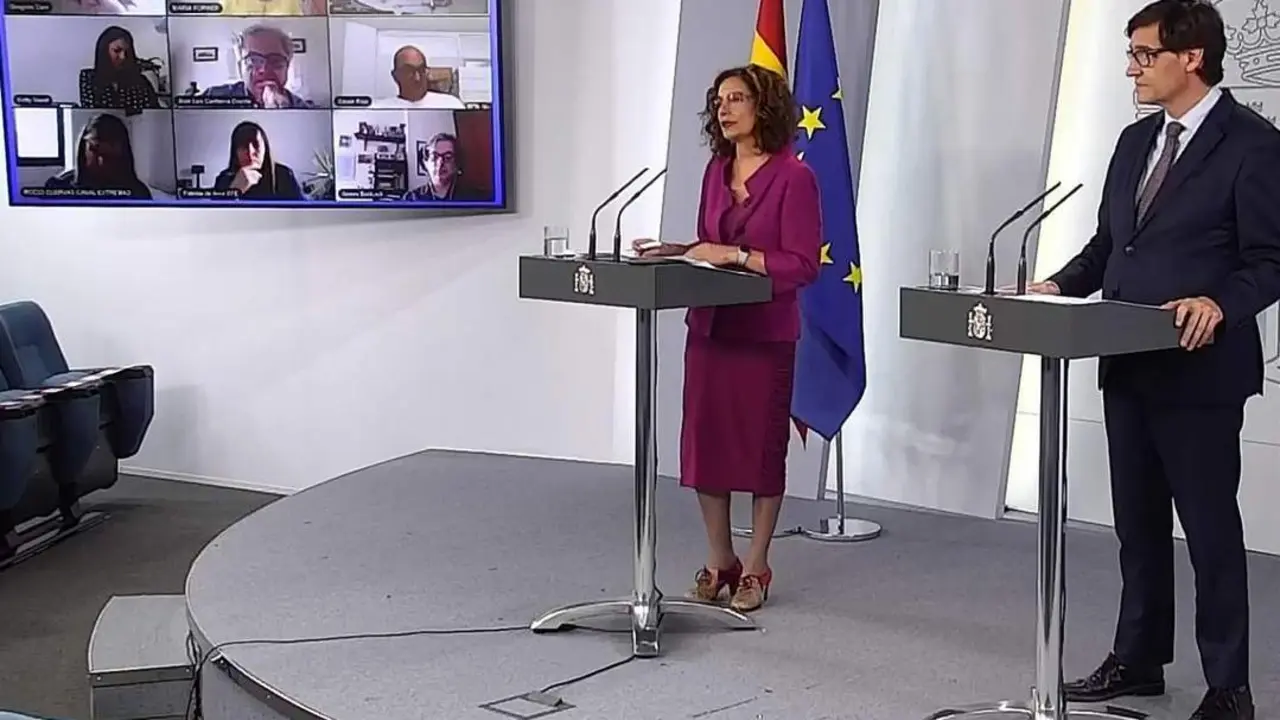 Mar&iacute;a Jes&uacute;s Montero y Salvador Illa. - EFE