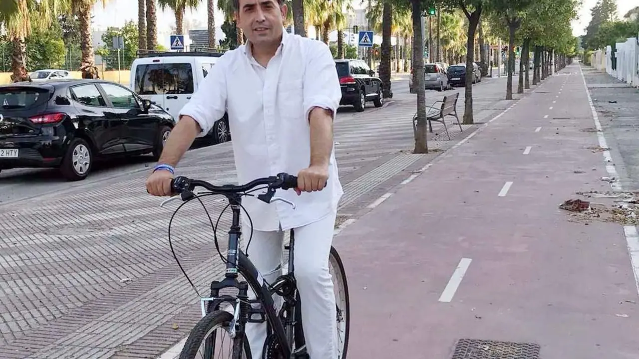 Antonio Salda&ntilde;a, en bicicleta.  - Andaluc&iacute;a Informaci&oacute;n