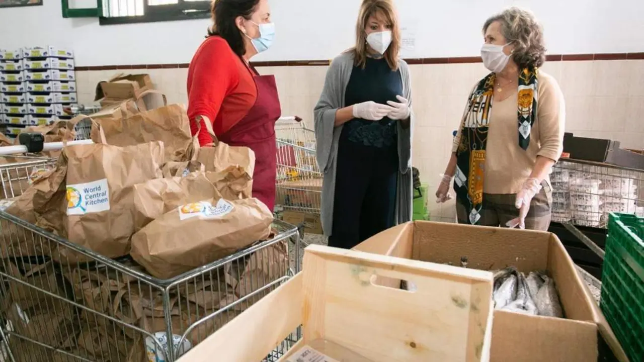 Pilar Miranda visita el comedor Virgen de la Cinta. - VH