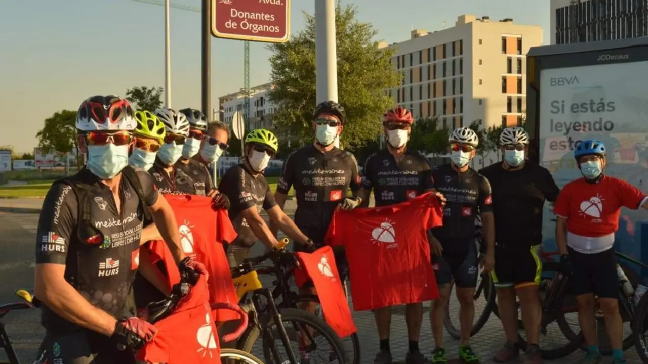 Ciclistas del club 'Kil&oacute;metros de vida'. - Europa Press