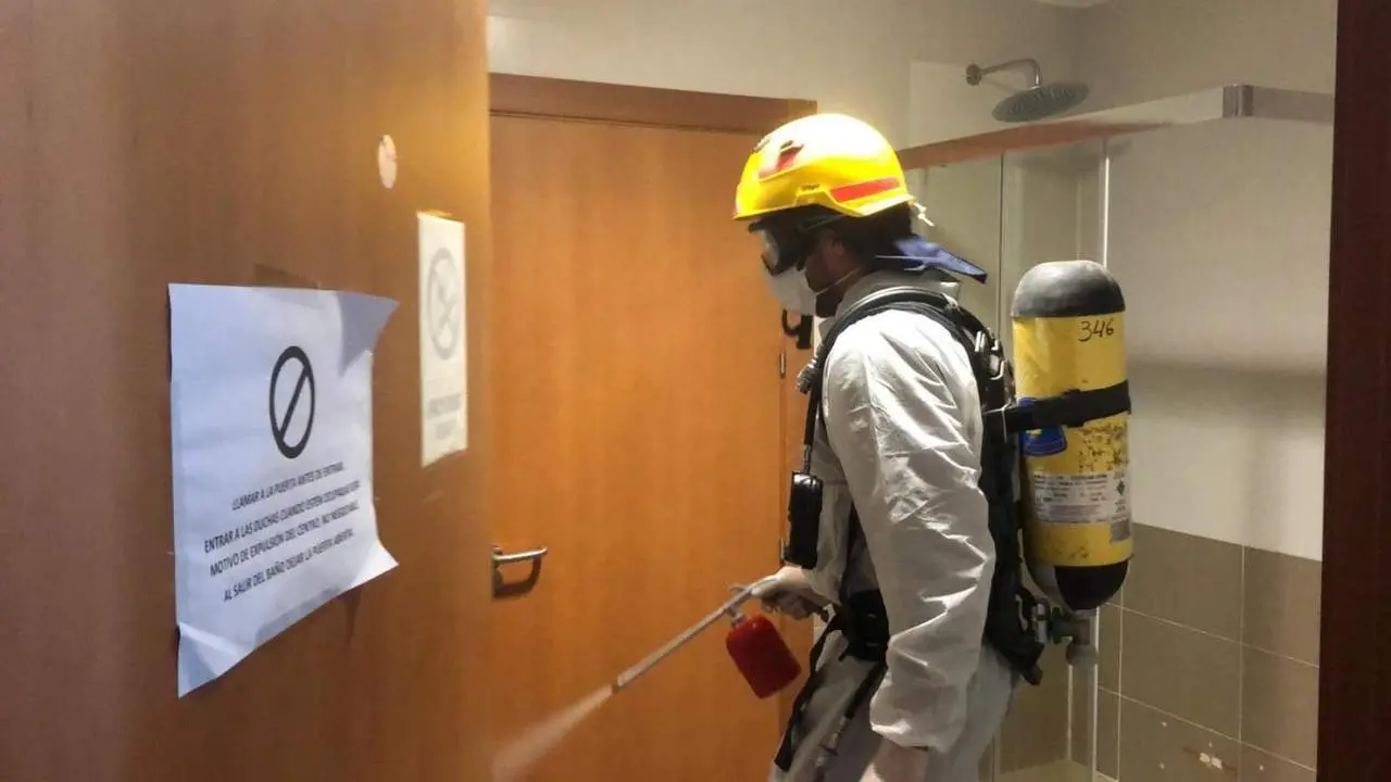 Tareas de desinfecci&oacute;n por parte de los bomberos. - Ayto. M&aacute;laga