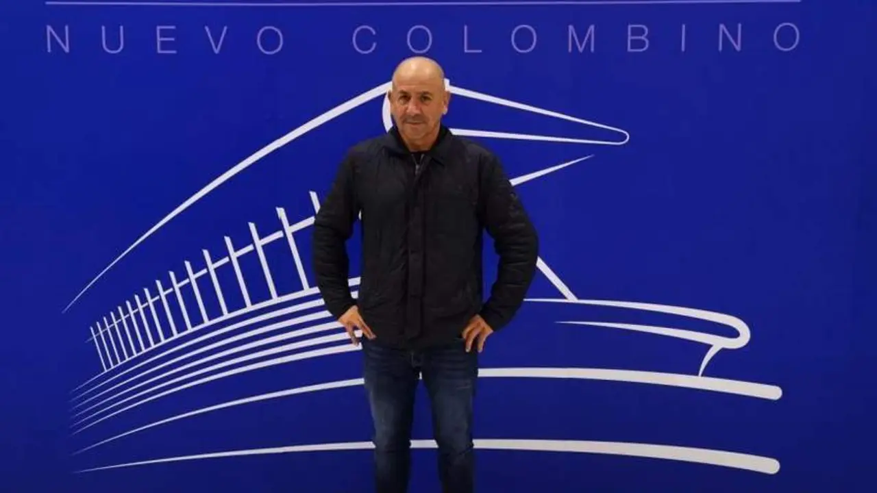 Claudio Barrag&aacute;n el d&iacute;a de su presentaci&oacute;n. - VH