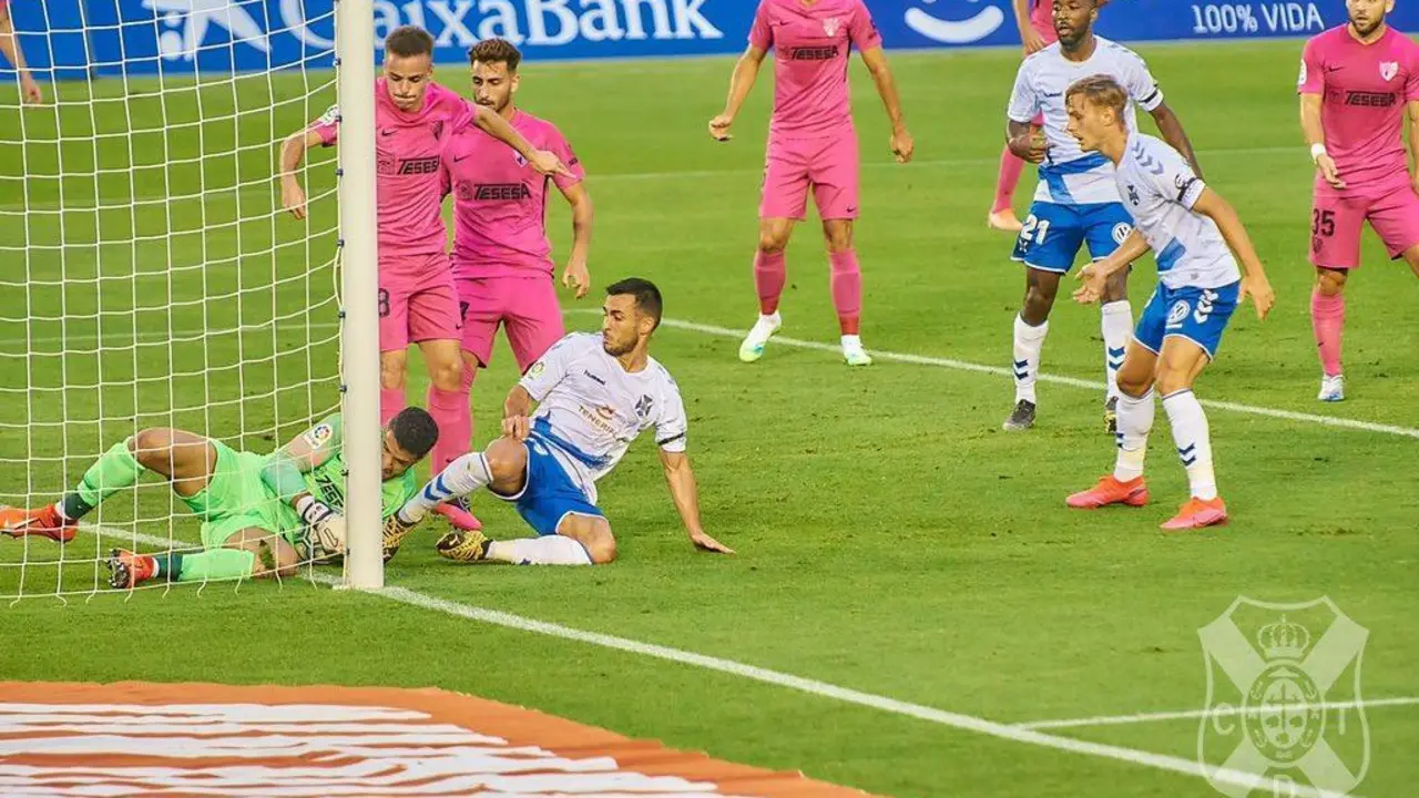 Munir desbarata una oportunidad rival. - CD Tenerife
