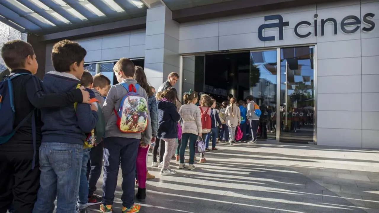 Cines Holea. - vh