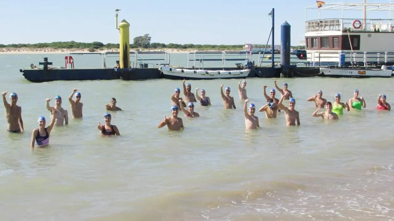 El CDN Sanl&uacute;car entrenando en la Playa de Bajo de Gu&iacute;a - Ra&uacute;l J. Bustillos