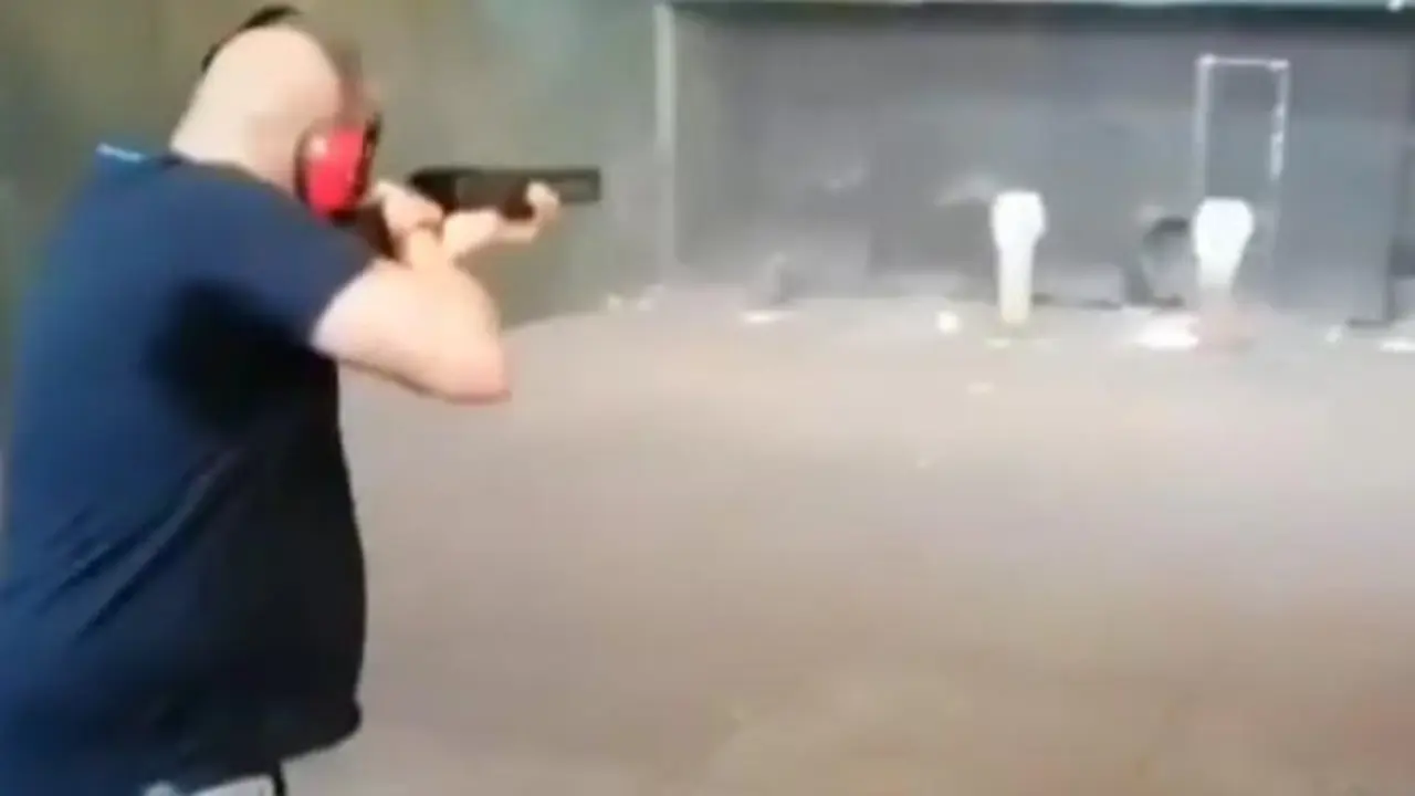 Fotograma del v&iacute;deo con los disparos. - VM