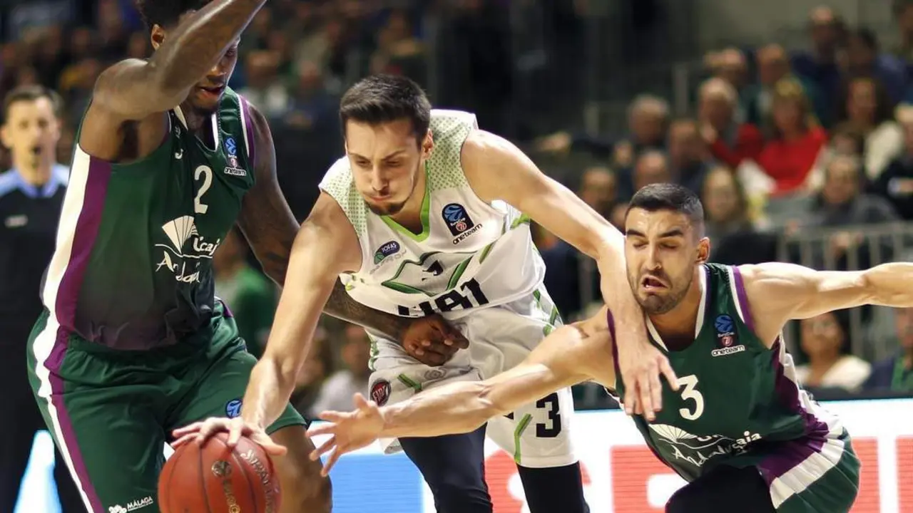 Unicaja de M&aacute;laga vs Tofas Bursa. - EFE