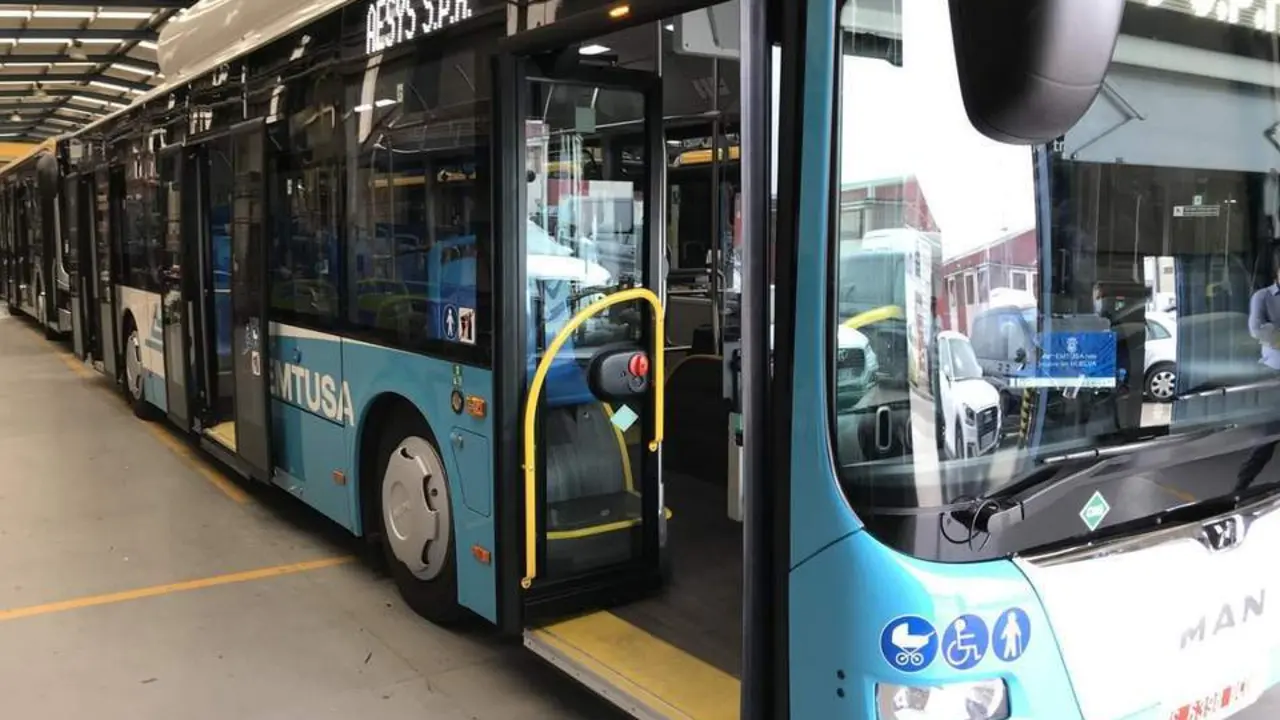 Los nuevos autobuses. - VH