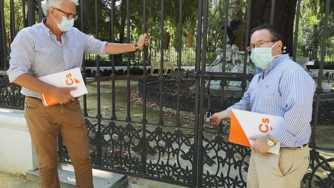 L&oacute;pez Aparicio y Aumesquet en la glorieta. - Cs