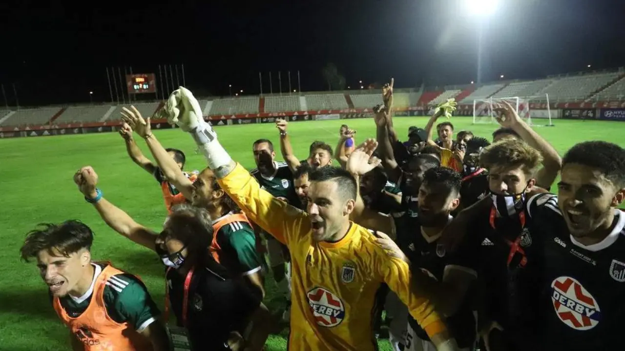 El Badajoz celebra su pase en Algeciras. - CD Badajoz