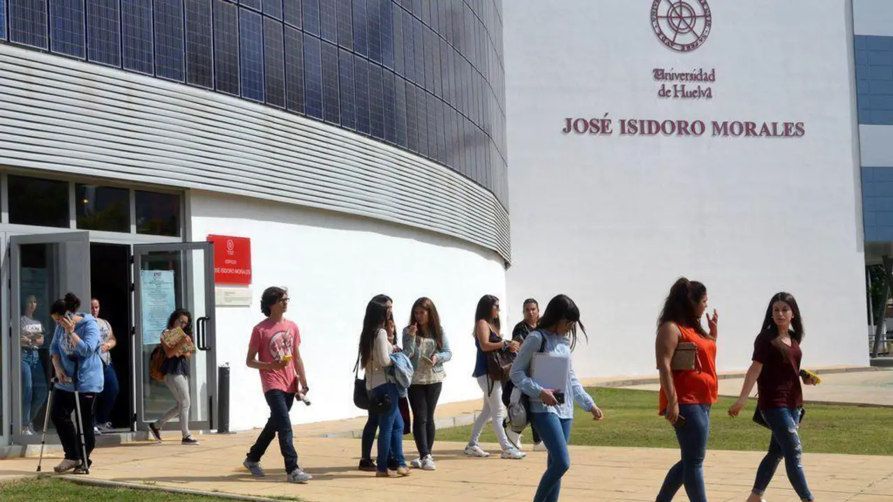 Alumnos de la Universidad de Huelva. - VH