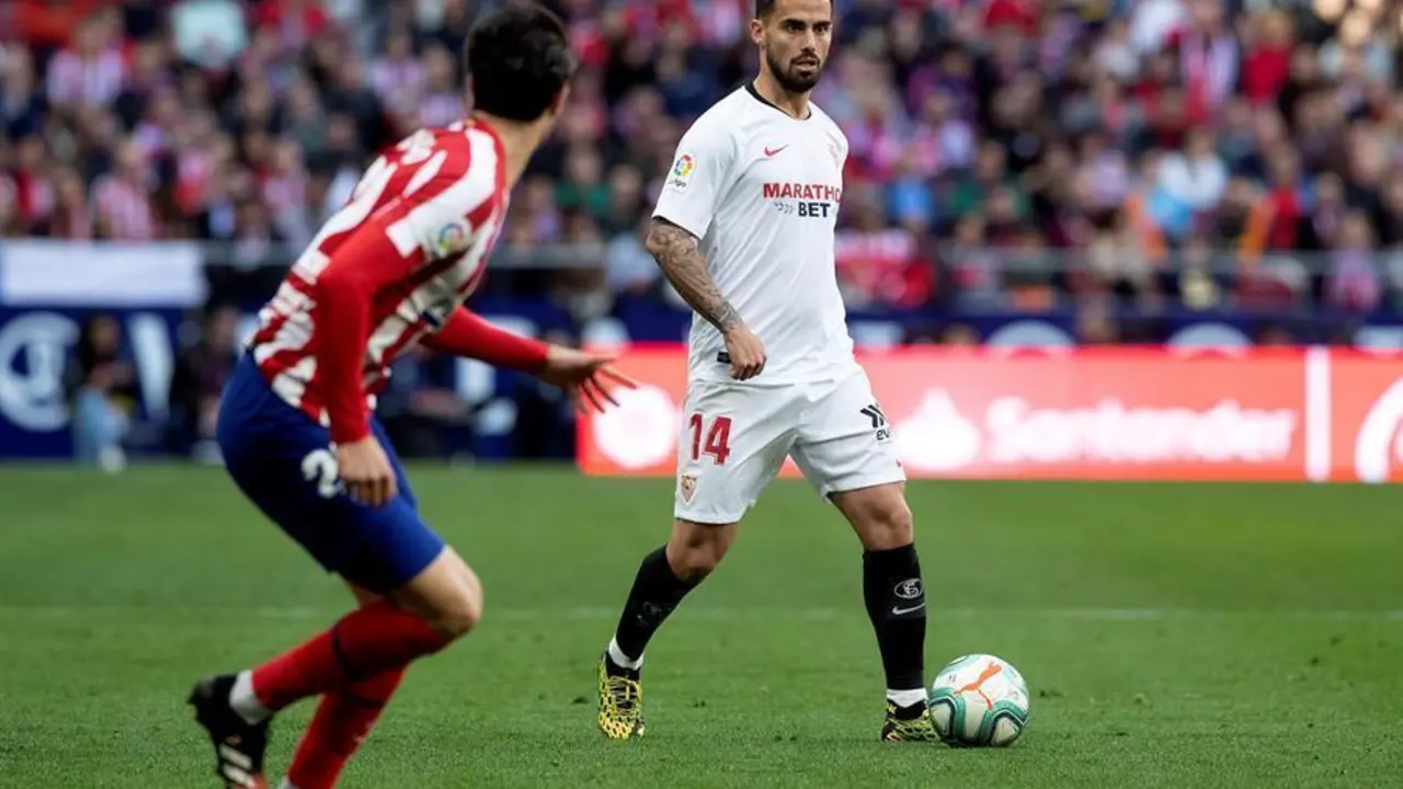 Suso, en el partido entre Atl&eacute;tico y Sevilla. - efe