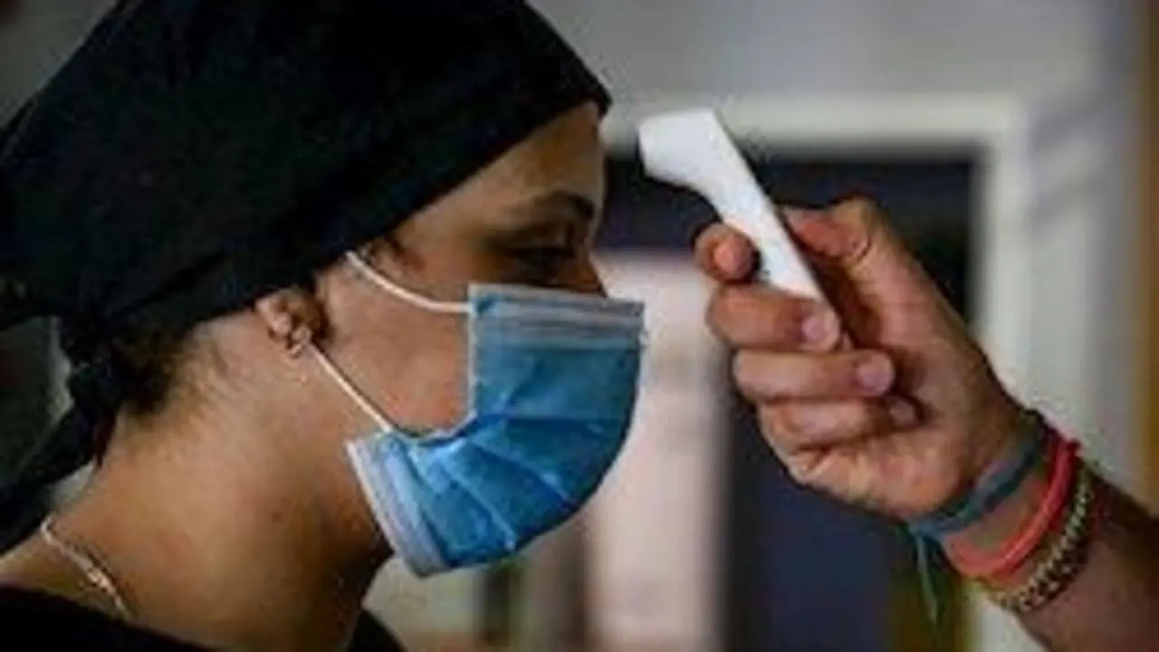 Toma de temperatura en la hosteler&iacute;a. - RICARDO RUBIO/EUROPA PRESS