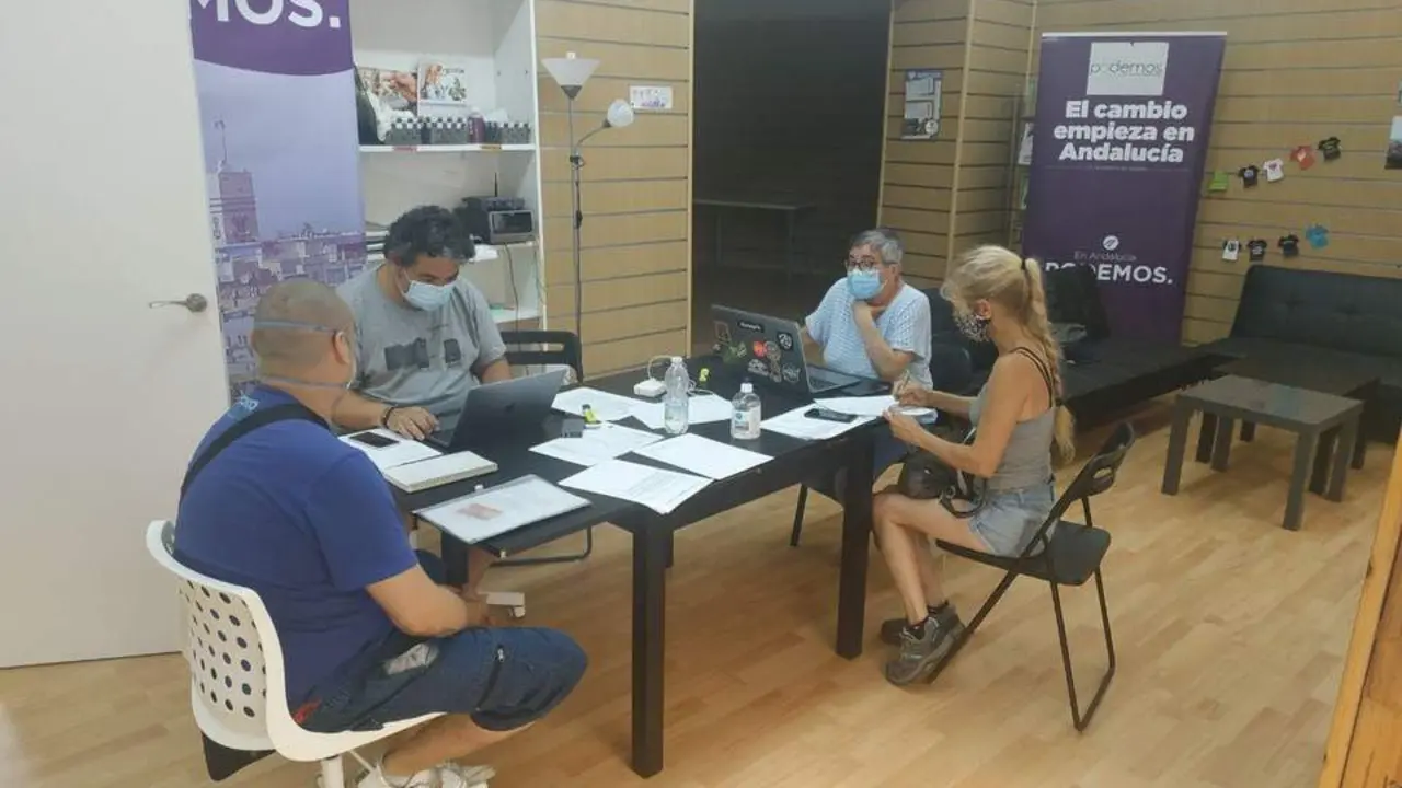 Podemos C&aacute;diz atiende a m&aacute;s de cien personas para tramitar el IMV. - 
