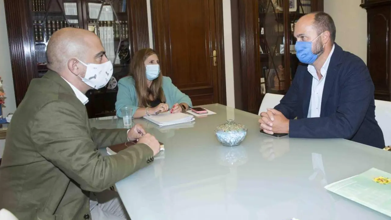 Reuni&oacute;n entre Ayuntamiento de Los Barrios y Diputaci&oacute;n. - AI