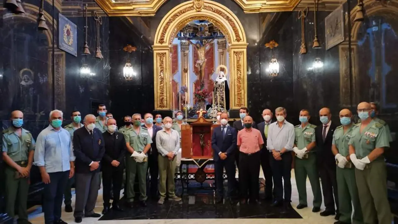 El acto en la capilla. - Mena
