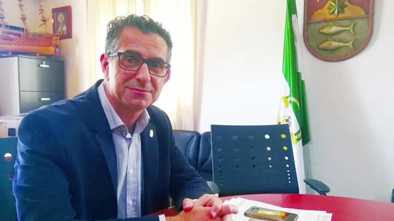 Miguel Molina, alcalde de Barbate. - Barriento