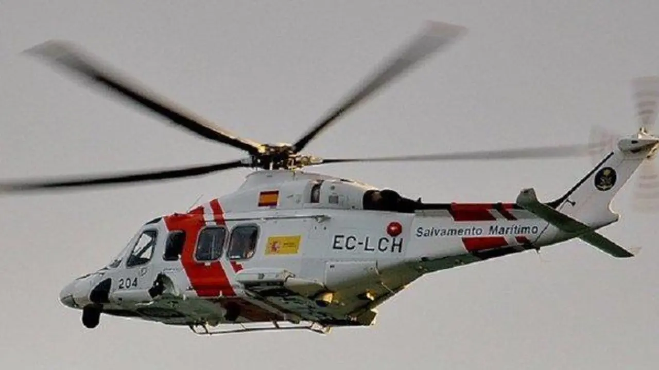 Helic&oacute;ptero de Salvamento Mar&iacute;timo.  - ai
