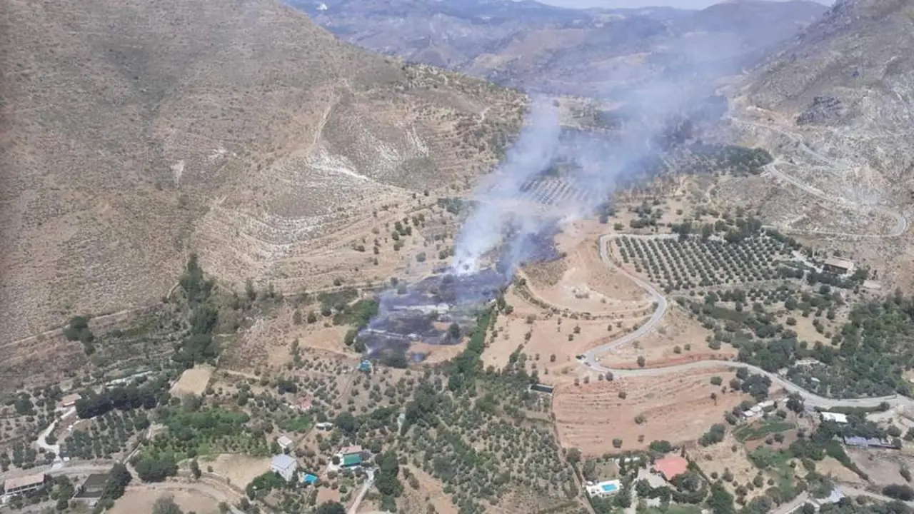 Incendio en G&uuml;&eacute;jar Sierra, Granada. - EP