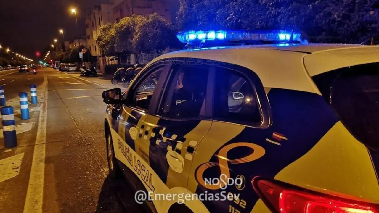 Coche de la Polic&iacute;a Local de Sevilla - EP