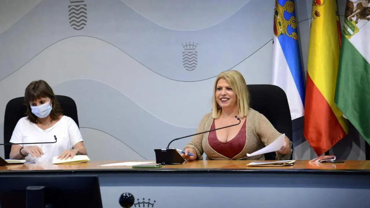 La alcaldesa en rueda de prensa. - Jerez.es