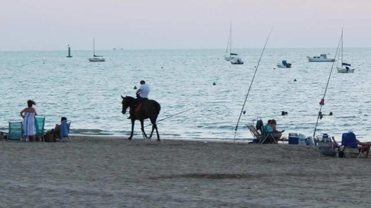 La Playa de Bajo de Gu&iacute;a, lugar donde siempre ha quedado fijada la salida de los Premios - Ra&uacute;l J. Bustillos