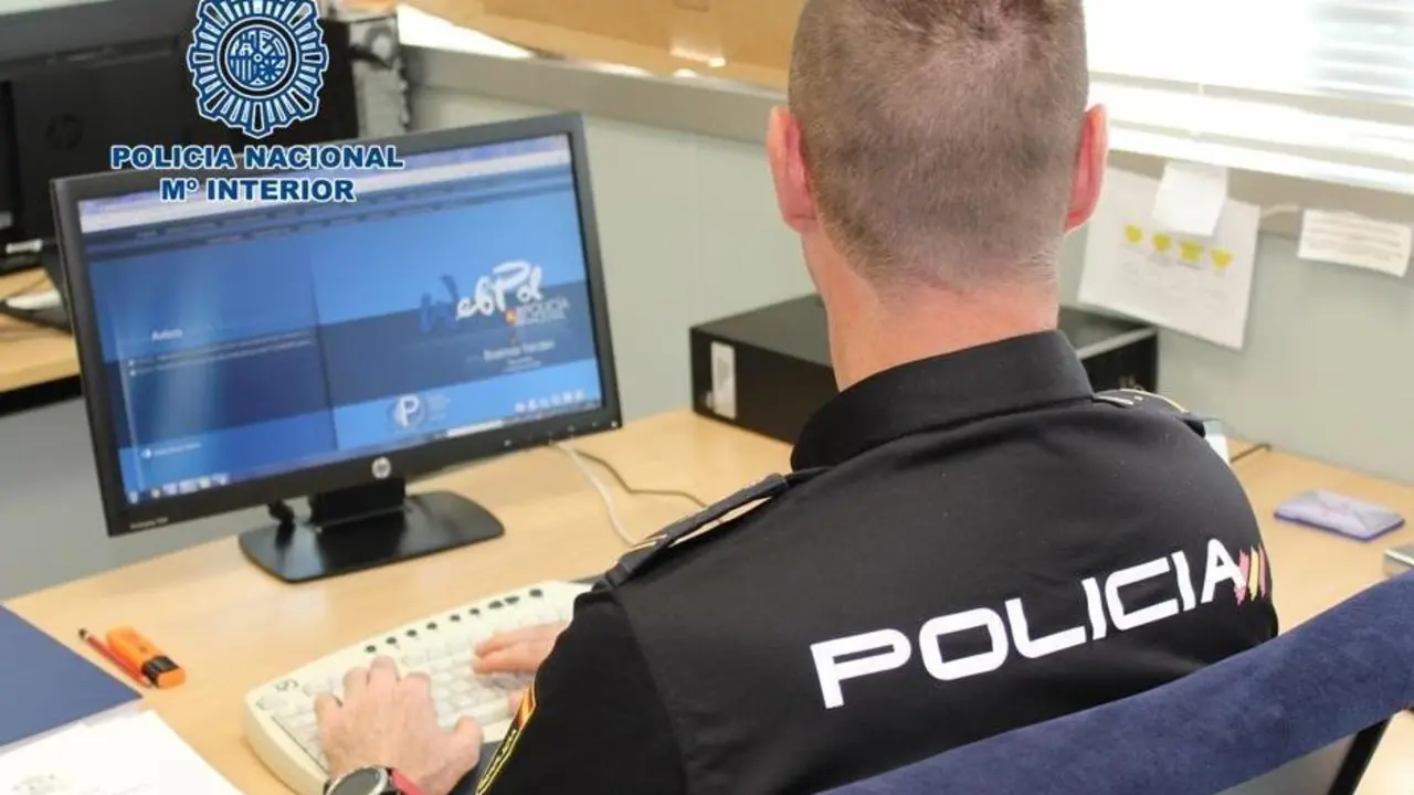 Un agente de la Polic&iacute;a. - Polic&iacute;a Nacional