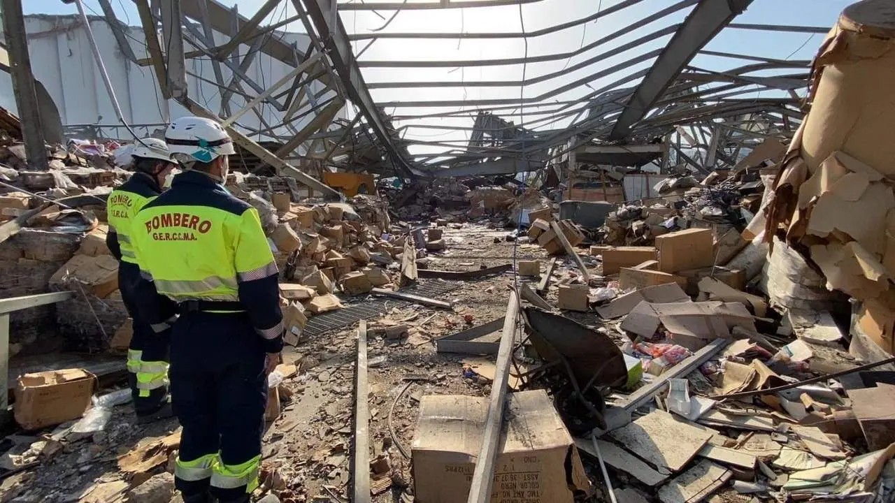 Bomberos de M&aacute;laga participan en las labores de rescate y localizaci&oacute;n de supervivientes en Beirut - EP