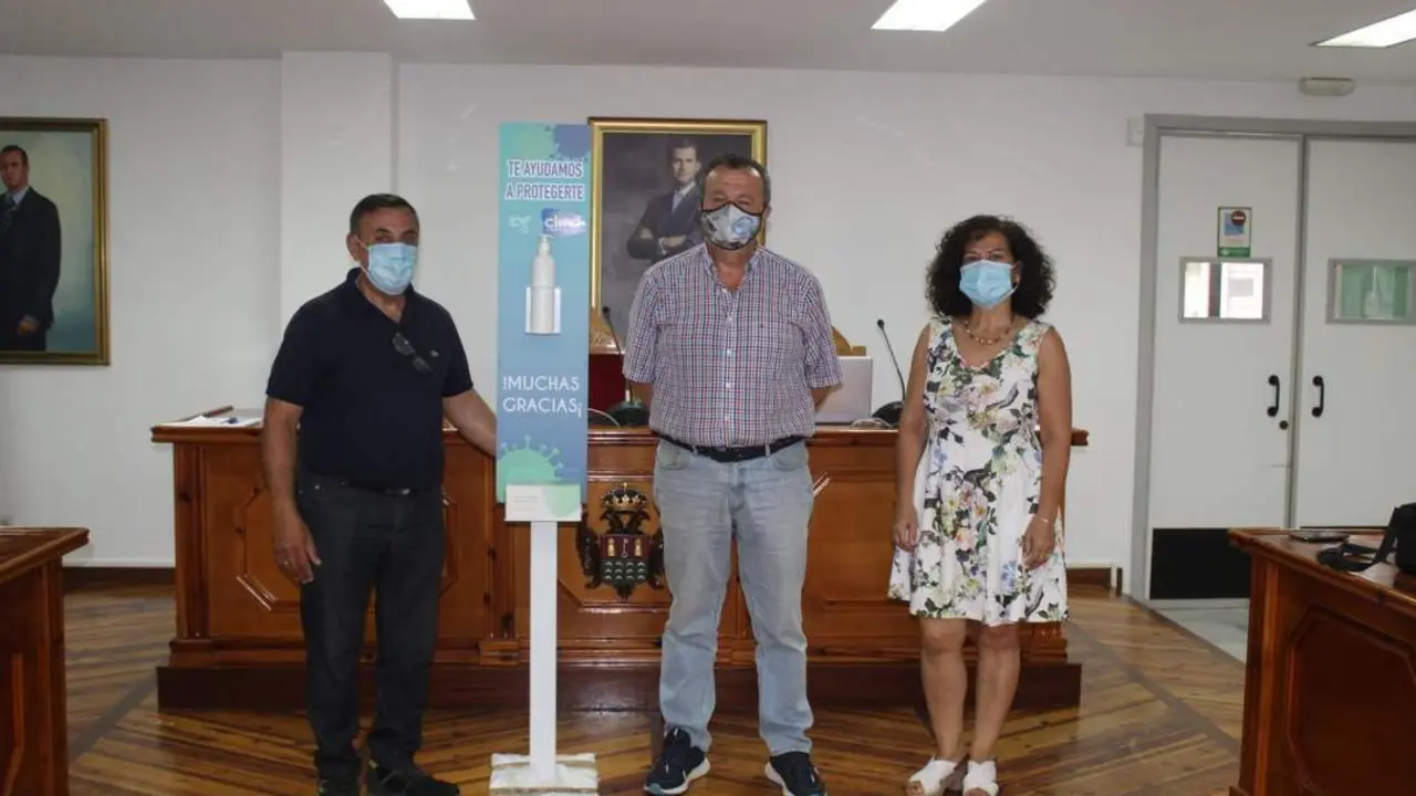 Juan Pedro Garc&iacute;a en el centro de la imagen. - Ayuntamiento de Pulp&iacute;