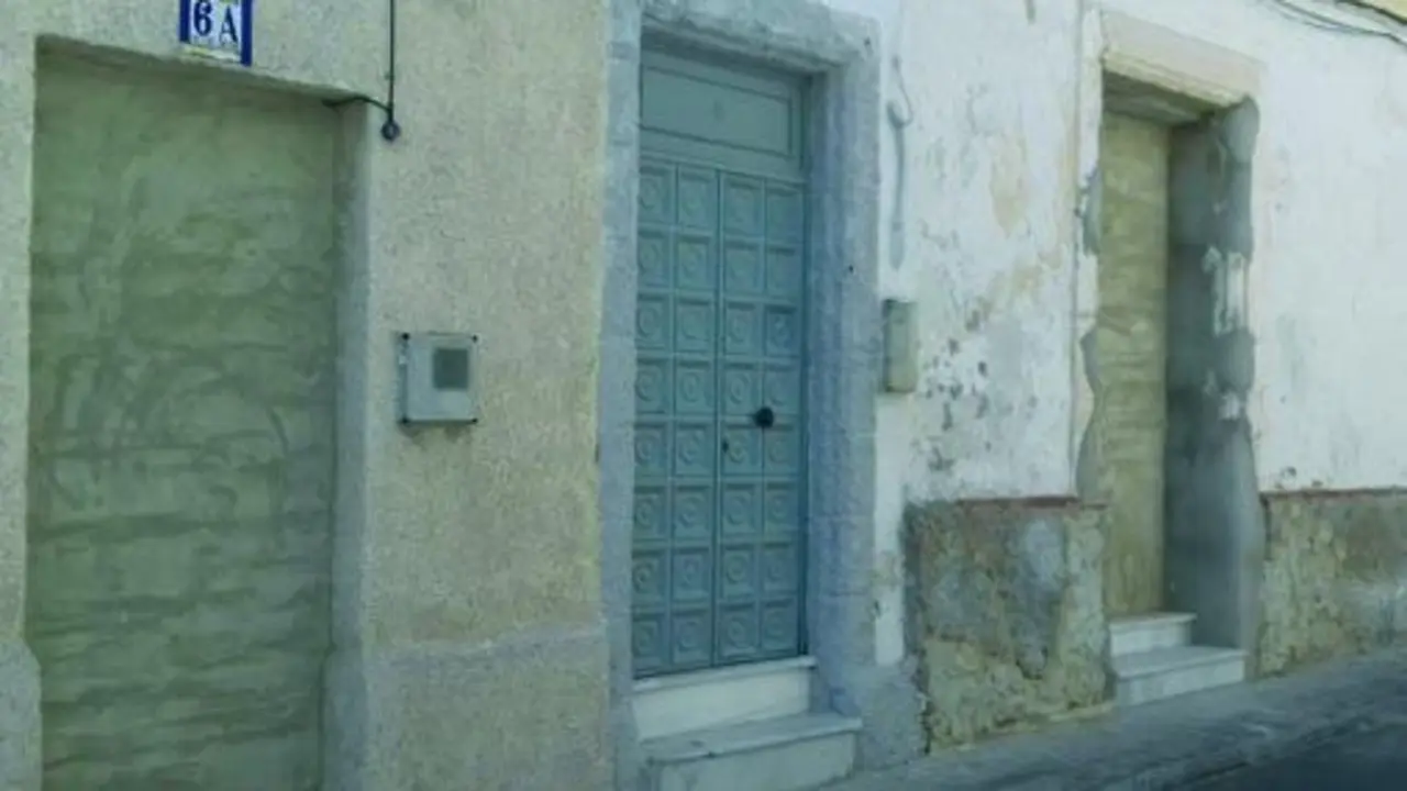 Viviendas con accesos tapiados en el barrio de San Miguel, en Jerez, para hacer frente a los okupas. - A. I.