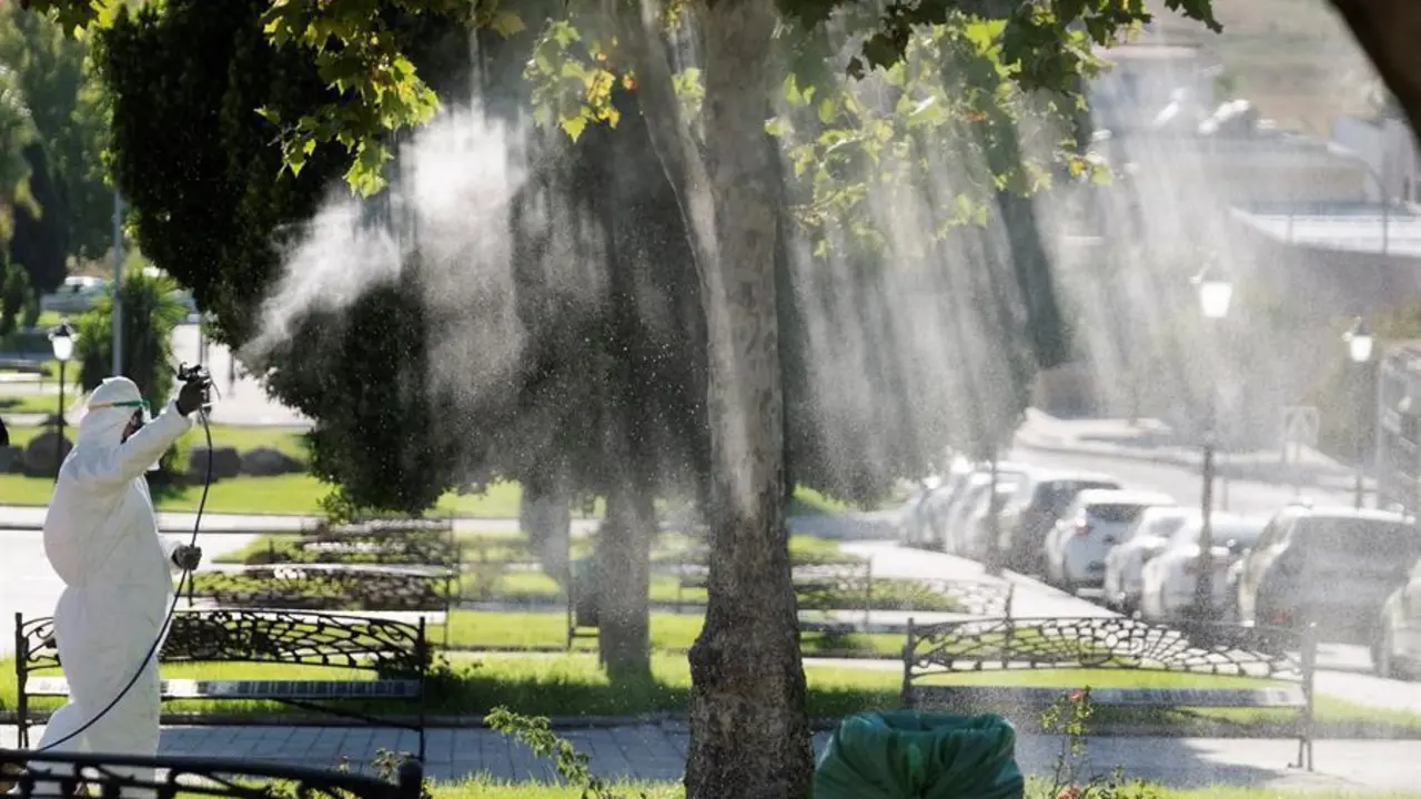 Fumigaci&oacute;n en La Puebla. - EFE