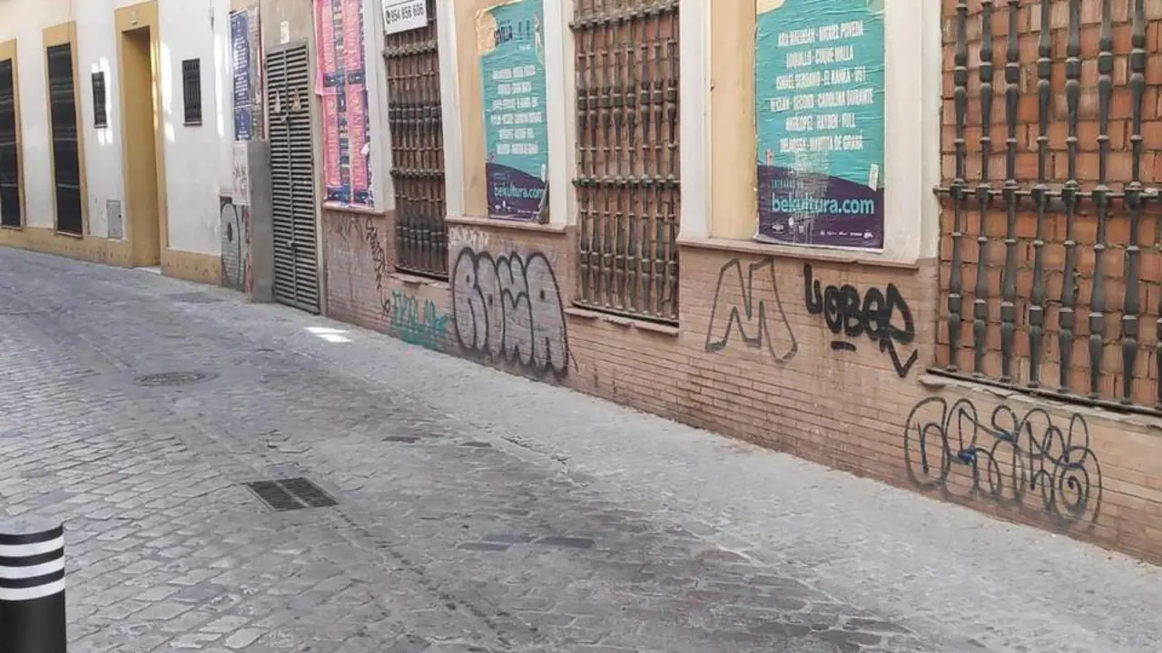 Pintadas en el Centro de Sevilla.  - PP