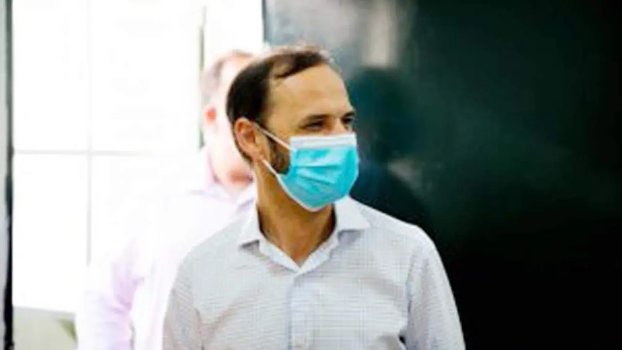El alcalde, V&iacute;ctor Mora, en la sede del Atl&eacute;tico Sanluque&ntilde;o - ASCF