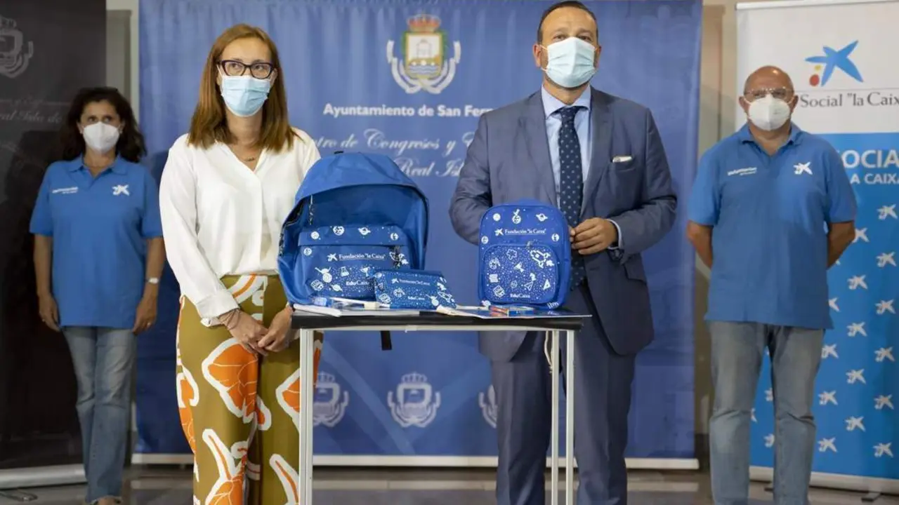 Presentaci&oacute;n de los equipos que ser&aacute;n entregados. - 