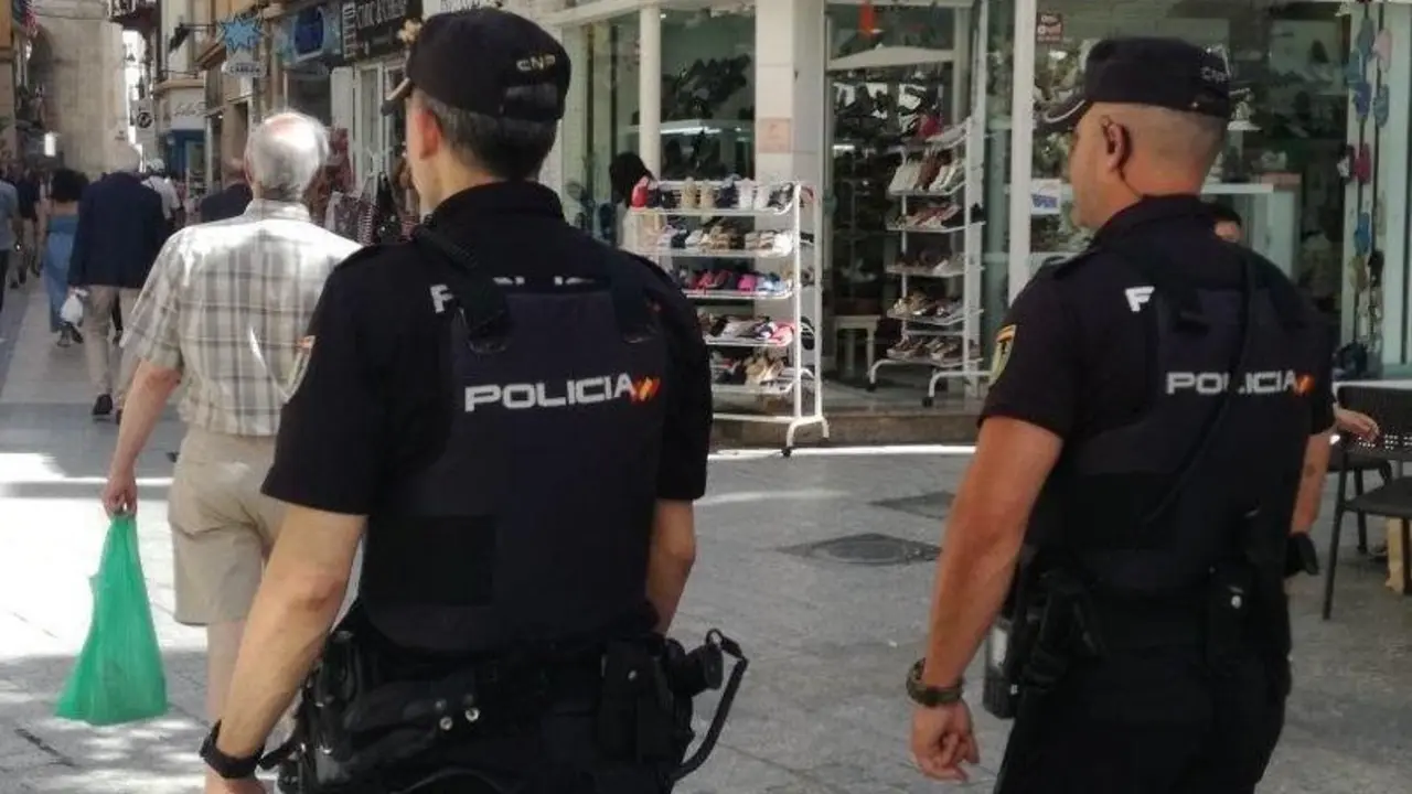 Agentes de polic&iacute;a. - CNP