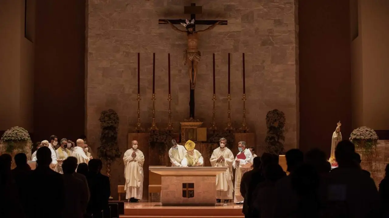 Asenjo consagra la primera iglesia dedicada a San Juan Pablo II en Sevilla